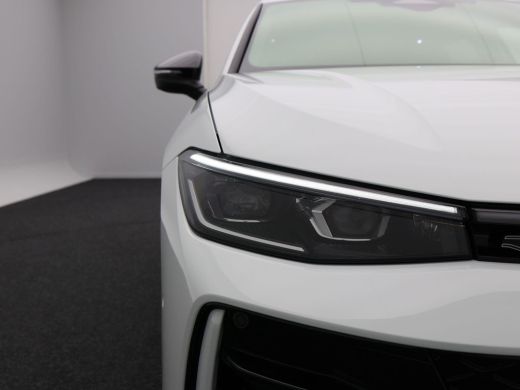 Volkswagen Passat Variant 1.5 eHybrid 272 Pk R-Line | Black Style | Stoel/Stuurverwarming | Panoramadak | 360 Camer... ActivLease financial lease