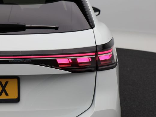 Volkswagen Passat Variant 1.5 eHybrid 272 Pk R-Line | Black Style | Stoel/Stuurverwarming | Panoramadak | 360 Camer... ActivLease financial lease