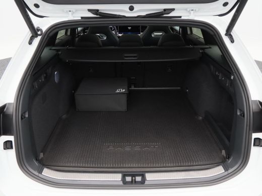 Volkswagen Passat Variant 1.5 eHybrid 272 Pk R-Line | Black Style | Stoel/Stuurverwarming | Panoramadak | 360 Camer... ActivLease financial lease