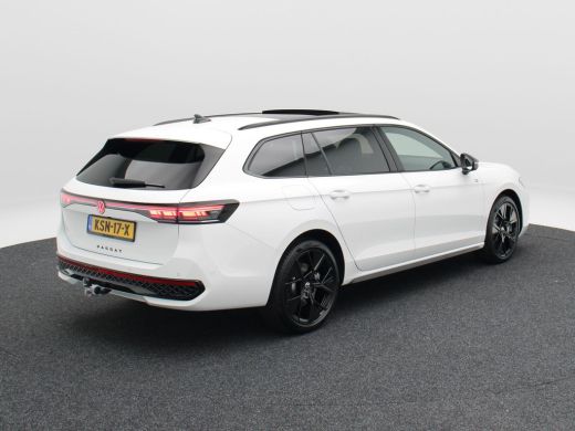 Volkswagen Passat Variant 1.5 eHybrid 272 Pk R-Line | Black Style | Stoel/Stuurverwarming | Panoramadak | 360 Camer... ActivLease financial lease