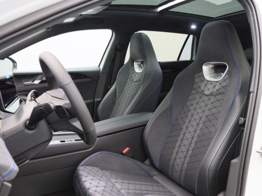 Volkswagen Passat Variant 1.5 eHybrid 272 Pk R-Line | Black Style | Stoel/Stuurverwarming | Panoramadak | 360 Camer... ActivLease financial lease