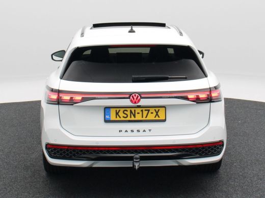 Volkswagen Passat Variant 1.5 eHybrid 272 Pk R-Line | Black Style | Stoel/Stuurverwarming | Panoramadak | 360 Camer... ActivLease financial lease