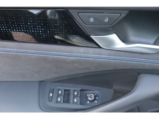 Volkswagen Passat Variant 1.5 eTSI R-Line Business | Achteruitrijcamera | Hill hold functie | Keyless start | Achte... ActivLease financial lease