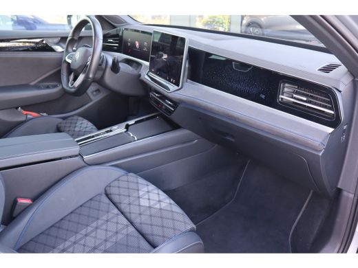 Volkswagen Passat Variant 1.5 eTSI R-Line Business | Achteruitrijcamera | Hill hold functie | Keyless start | Achte... ActivLease financial lease