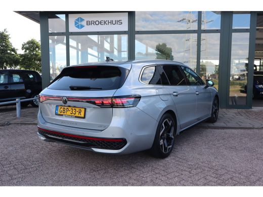 Volkswagen Passat Variant 1.5 eTSI R-Line Business | Achteruitrijcamera | Hill hold functie | Keyless start | Achte... ActivLease financial lease