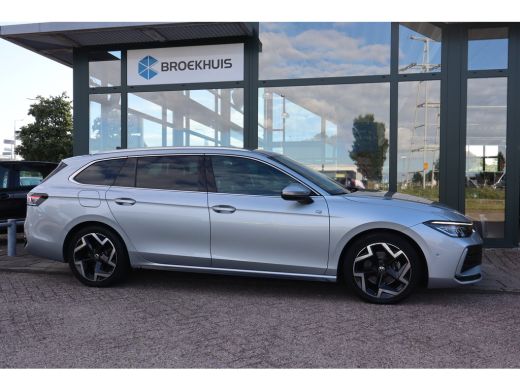 Volkswagen Passat Variant 1.5 eTSI R-Line Business | Achteruitrijcamera | Hill hold functie | Keyless start | Achte... ActivLease financial lease