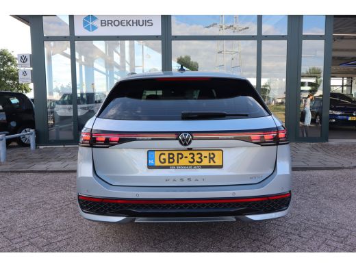 Volkswagen Passat Variant 1.5 eTSI R-Line Business | Achteruitrijcamera | Hill hold functie | Keyless start | Achte... ActivLease financial lease