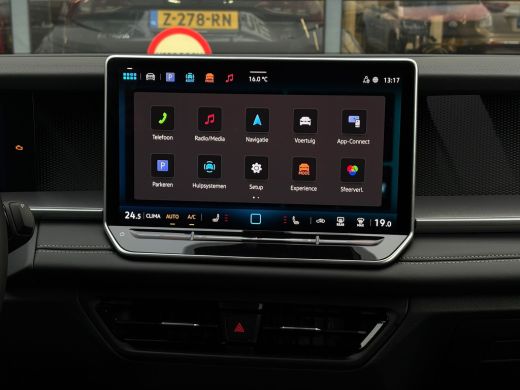 Volkswagen Tayron 1.5 eTSI 150 pk Life 7-DSG | Camera | Stoelverwarming | 7 Persoons | ActivLease financial lease