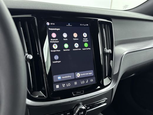 Volvo  V60 T6 AWD Plug-in Essential | Trekhaak | PDC V+A en camera | Stoel + Stuurverwarming | Extra getint ... ActivLease financial lease