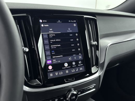 Volvo  V60 T6 AWD Plug-in Essential | Trekhaak | PDC V+A en camera | Stoel + Stuurverwarming | Extra getint ... ActivLease financial lease