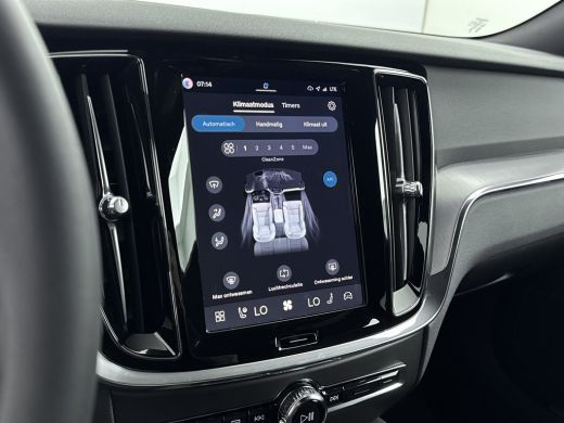 Volvo  V60 T6 AWD Plug-in Essential | Trekhaak | PDC V+A en camera | Stoel + Stuurverwarming | Extra getint ... ActivLease financial lease