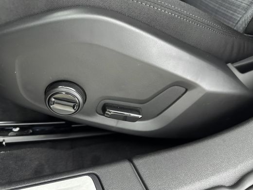 Volvo  V60 T6 AWD Plug-in Essential | Trekhaak | PDC V+A en camera | Stoel + Stuurverwarming | Extra getint ... ActivLease financial lease