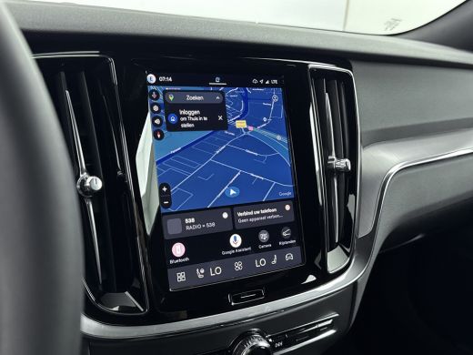 Volvo  V60 T6 AWD Plug-in Essential | Trekhaak | PDC V+A en camera | Stoel + Stuurverwarming | Extra getint ... ActivLease financial lease