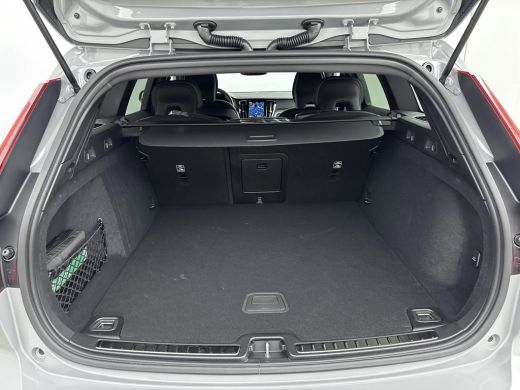Volvo  V60 T6 AWD Plug-in Essential | Trekhaak | PDC V+A en camera | Stoel + Stuurverwarming | Extra getint ... ActivLease financial lease