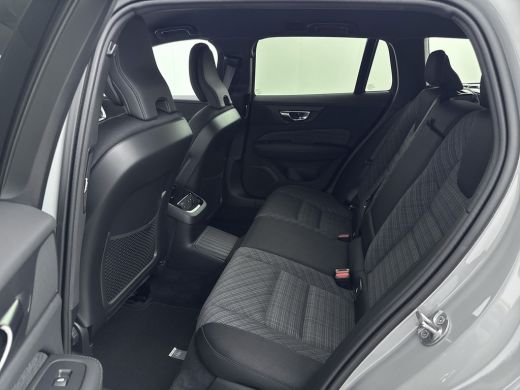 Volvo  V60 T6 AWD Plug-in Essential | Trekhaak | PDC V+A en camera | Stoel + Stuurverwarming | Extra getint ... ActivLease financial lease