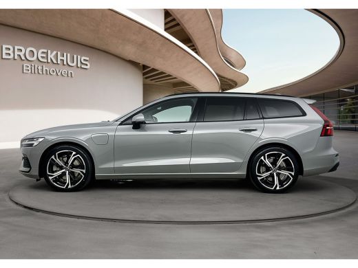 Volvo  V60 T6 AWD Plug-in Essential | Trekhaak | PDC V+A en camera | Stoel + Stuurverwarming | Extra getint ... ActivLease financial lease
