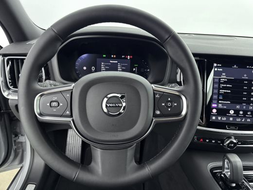 Volvo  V60 T6 AWD Plug-in Essential | Trekhaak | PDC V+A en camera | Stoel + Stuurverwarming | Extra getint ... ActivLease financial lease