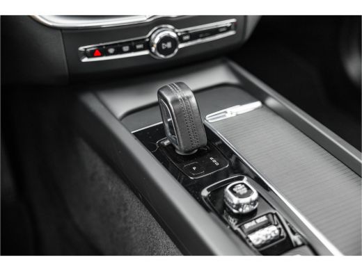 Volvo  XC60 2.0 Recharge T6 AWD Business Pro Leder / Pano / Harman Kardon / Camera / ActivLease financial lease