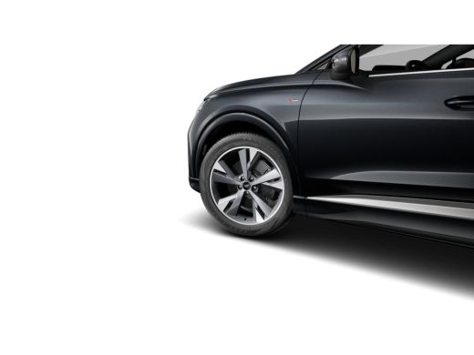 Audi Q4 e-tron S edition | Achterklep, automatisch bedienbaar | Achteruitrijcamera | Adaptive cruise control ActivLease financial lease