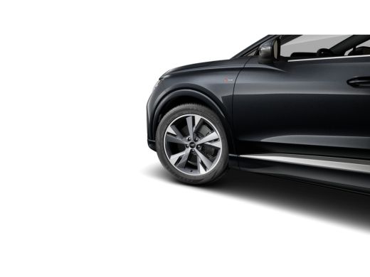Audi Q4 e-tron S edition | Achterklep, automatisch bedienbaar | Achteruitrijcamera | Adaptive cruise control ActivLease financial lease