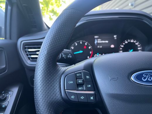 Ford Focus 1.0 EcoBoost Hybrid ST Line AUTOMAAT | STOEL, STUUR &VOORRUITVERWARMING| CLIMATE CONTROL| PARKEER... ActivLease financial lease