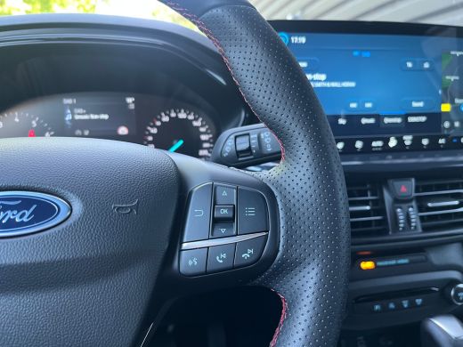 Ford Focus 1.0 EcoBoost Hybrid ST Line AUTOMAAT | STOEL, STUUR &VOORRUITVERWARMING| CLIMATE CONTROL| PARKEER... ActivLease financial lease