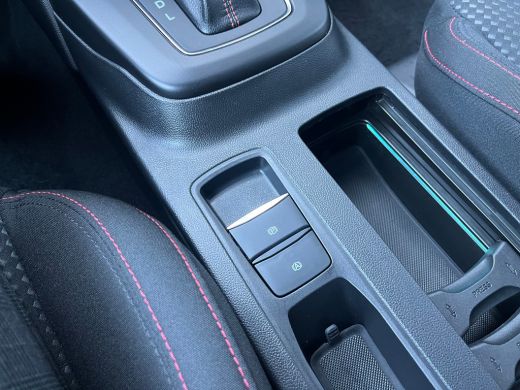 Ford Focus 1.0 EcoBoost Hybrid ST Line AUTOMAAT | STOEL, STUUR &VOORRUITVERWARMING| CLIMATE CONTROL| PARKEER... ActivLease financial lease