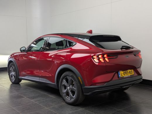 Ford Mustang Mach-E Mach-E RWD 75 kWh l 1e Eigenaar l Leder l SOH 95% l Keyless Entry l Verwarmd Voorruit l Camera l ... ActivLease financial lease