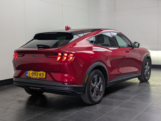 Ford Mustang Mach-E Mach-E RWD 75 kWh l 1e Eigenaar l Leder l SOH 95% l Keyless Entry l Verwarmd Voorruit l Camera l ... ActivLease financial lease