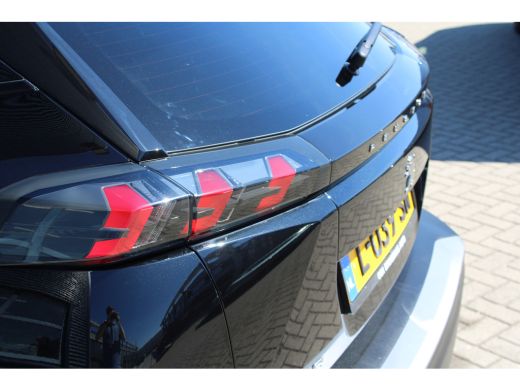 Peugeot 2008 1.2 PureTech GT Pack Stoelverwarming | Adaptive Cruise Control | Navigatie | Focal HiFi | Android... ActivLease financial lease