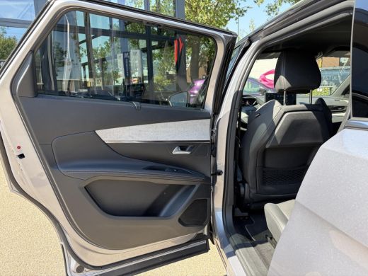 Peugeot 5008 1.2 Hybrid 136 GT VAN:33.900,- VOOR:29.877,- UW HERFSTVOORDEEL:4.023,- 7 PERSOONS| 22.000 KM |  A... ActivLease financial lease