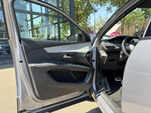 Peugeot 5008 1.2 Hybrid 136 GT VAN:33.900,- VOOR:29.877,- UW HERFSTVOORDEEL:4.023,- 7 PERSOONS| 22.000 KM |  A... ActivLease financial lease