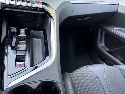 Peugeot 5008 1.2 Hybrid 136 GT VAN:33.900,- VOOR:29.877,- UW HERFSTVOORDEEL:4.023,- 7 PERSOONS| 22.000 KM |  A... ActivLease financial lease