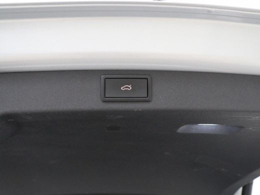 Skoda Enyaq iV | SOH 90,8% | Half leder | Cruise control | Carplay | Sfeerverlichting | Camera | Park assist | C... ActivLease financial lease