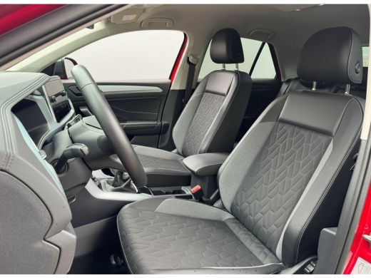 Volkswagen T-Roc TSI 115PK LIFE GOAL EDITION VIRTUAL/NAVI/ACC/STOELVERW. fabrieksgarantie ActivLease financial lease