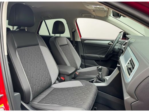 Volkswagen T-Roc TSI 115PK LIFE GOAL EDITION VIRTUAL/NAVI/ACC/STOELVERW. fabrieksgarantie ActivLease financial lease