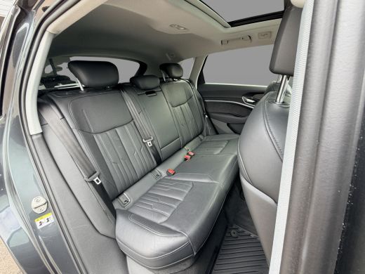 Audi e-tron 50 quattro Business edition Plus 71 kWh SoH 93,8% / Trekhaak / Warmtepomp / 3 Fase / 1e Eigenaar ... ActivLease financial lease