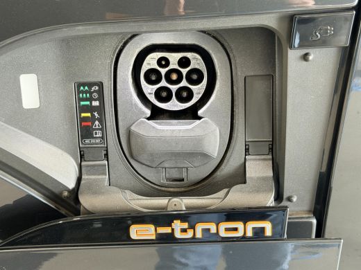 Audi e-tron 50 quattro Business edition Plus 71 kWh SoH 93,8% / Trekhaak / Warmtepomp / 3 Fase / 1e Eigenaar ... ActivLease financial lease