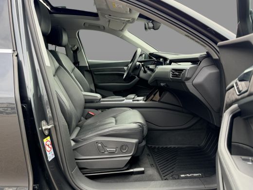 Audi e-tron 50 quattro Business edition Plus 71 kWh SoH 93,8% / Trekhaak / Warmtepomp / 3 Fase / 1e Eigenaar ... ActivLease financial lease