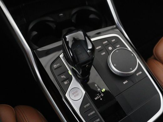 BMW 3 Serie Touring 330e Business Edition Plus | SOH 88,3% | Leder | Stoelverwarming | | Carplay | Navigatie ... ActivLease financial lease