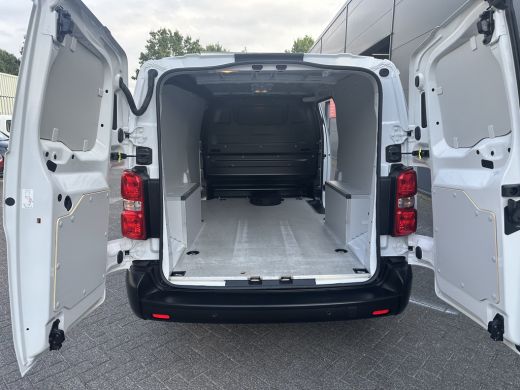 Citroën &euml;-Jumpy L3 136PK 75 kWh (3-Zits - Navigatie - Camera - Houtafwerking laadruimte - Reservewiel) ActivLease financial lease