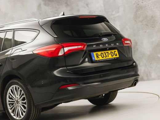 Ford Focus 1.0 EcoBoost Titanium Sport (APPLE CARPLAY, GROOT NAVI, STUUR/STOELVERWARMING, CAMERA, SPORTSTOEL... ActivLease financial lease