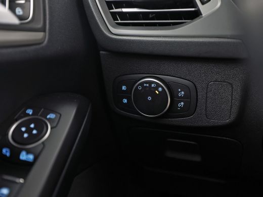 Ford Focus 1.0 EcoBoost Titanium Sport (APPLE CARPLAY, GROOT NAVI, STUUR/STOELVERWARMING, CAMERA, SPORTSTOEL... ActivLease financial lease