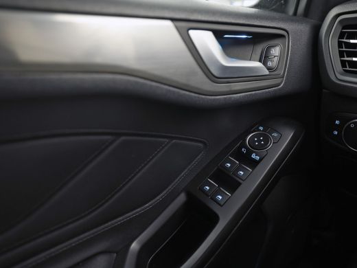 Ford Focus 1.0 EcoBoost Titanium Sport (APPLE CARPLAY, GROOT NAVI, STUUR/STOELVERWARMING, CAMERA, SPORTSTOEL... ActivLease financial lease
