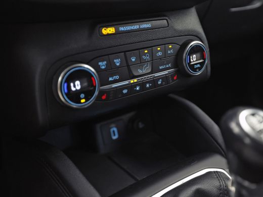 Ford Focus 1.0 EcoBoost Titanium Sport (APPLE CARPLAY, GROOT NAVI, STUUR/STOELVERWARMING, CAMERA, SPORTSTOEL... ActivLease financial lease