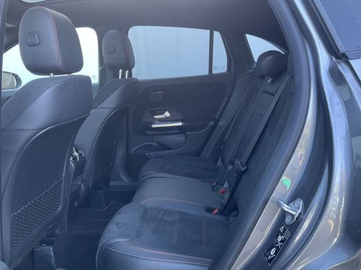 Mercedes-Benz GLA 180 Aut7 Solution AMG Pano.dak Stoel elctr+verw. Trekhaak Carplay Camera Business ActivLease financial lease
