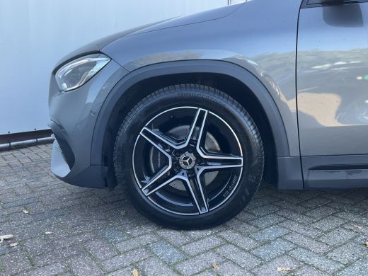 Mercedes-Benz GLA 180 Aut7 Solution AMG Pano.dak Stoel elctr+verw. Trekhaak Carplay Camera Business ActivLease financial lease