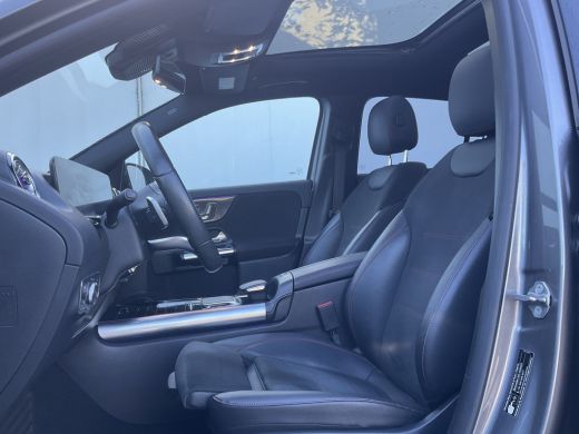 Mercedes-Benz GLA 180 Aut7 Solution AMG Pano.dak Stoel elctr+verw. Trekhaak Carplay Camera Business ActivLease financial lease