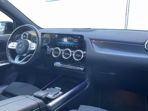 Mercedes-Benz GLA 180 Aut7 Solution AMG Pano.dak Stoel elctr+verw. Trekhaak Carplay Camera Business ActivLease financial lease