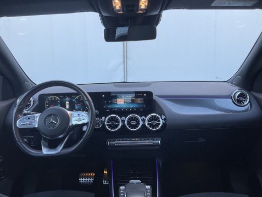 Mercedes-Benz GLA 180 Aut7 Solution AMG Pano.dak Stoel elctr+verw. Trekhaak Carplay Camera Business ActivLease financial lease